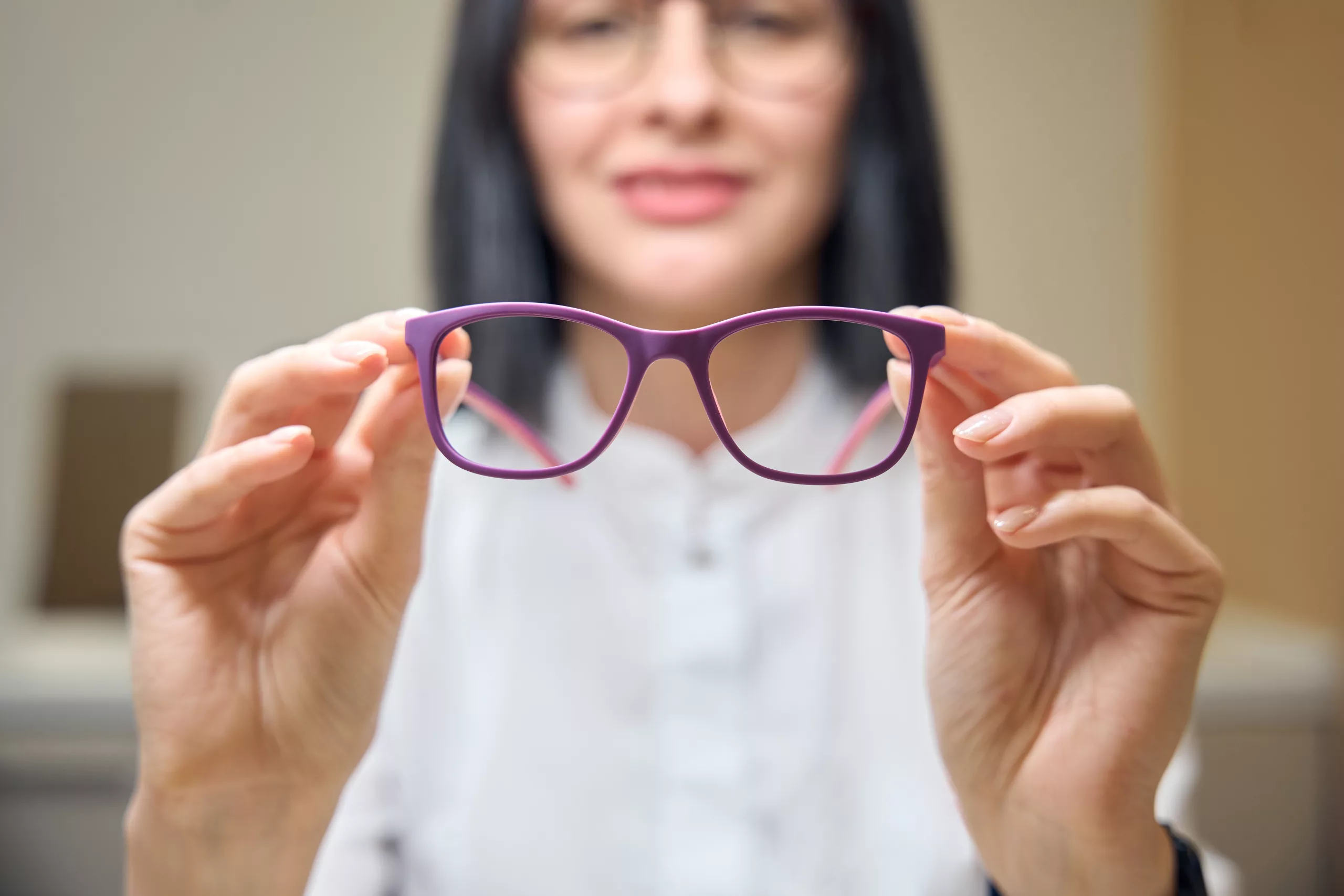 Comparing Monofocal and Multifocal Lenses: Which Lens is Best for Your Vision Needs?